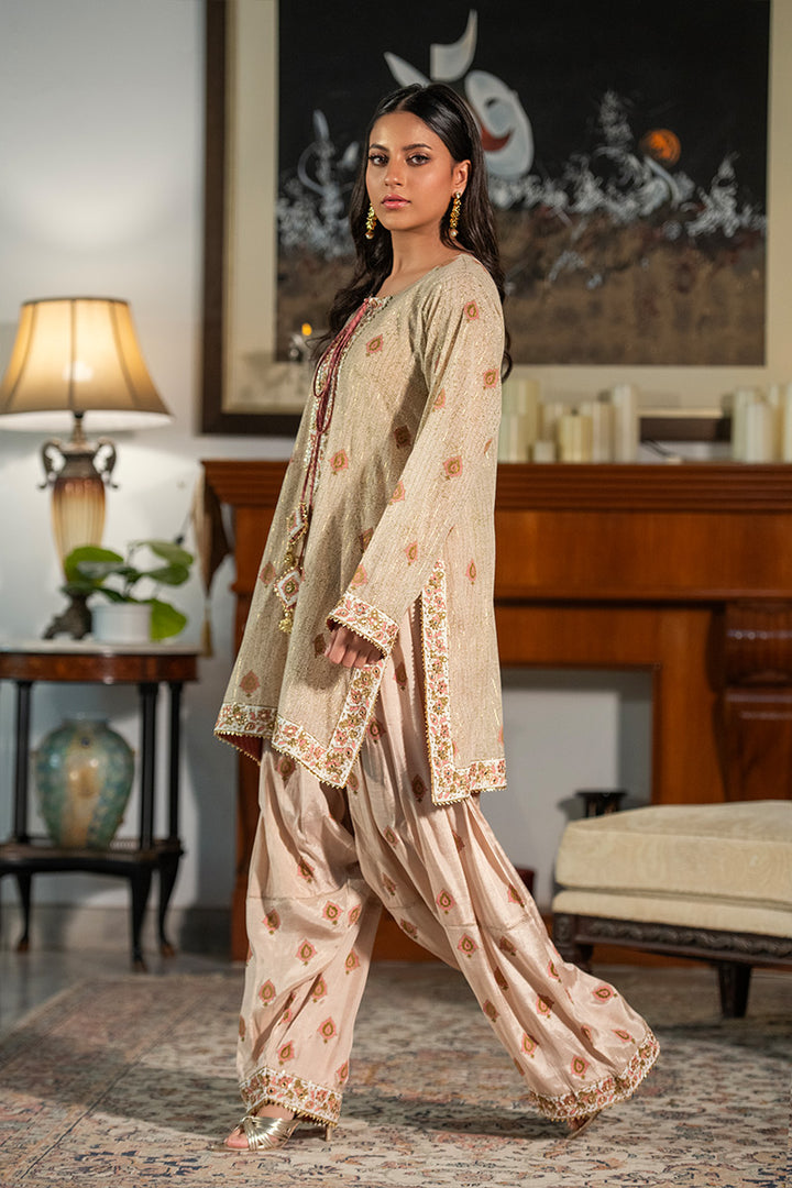 Purnoor | 3 Piece Kurta and Farshi Shalwar Suit
